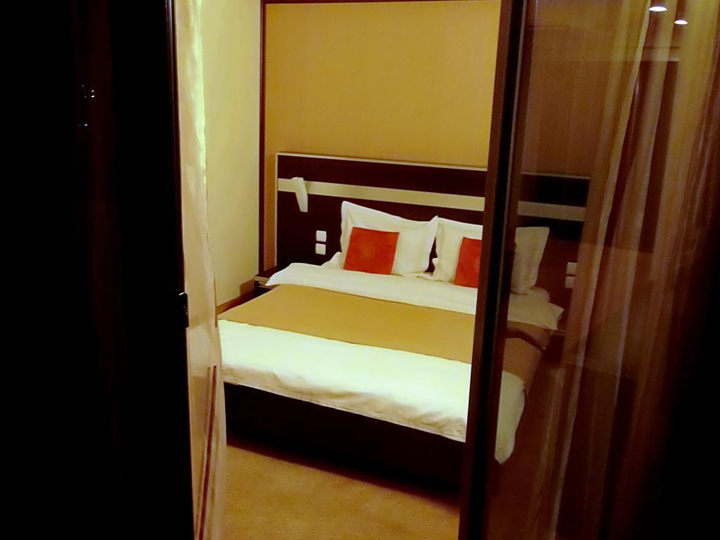 Hotel Angellis ティミショアラ 部屋 写真